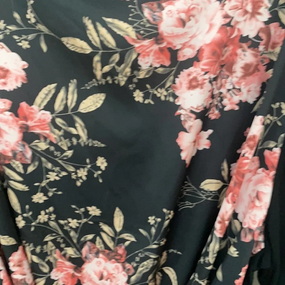 Beautiful black floral top!